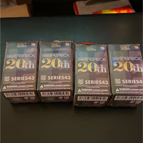 Lot of 5 Mystery Bearbrick boxes! Buy 5 get 1 FREE limited time only! Series 43 - Picture 5 of 7